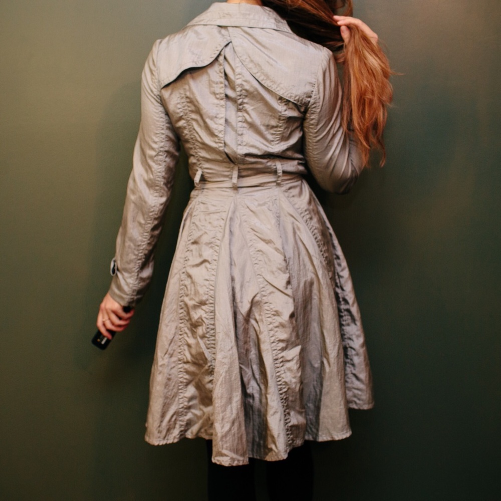 METALLIC GRAY TRENCHCOAT